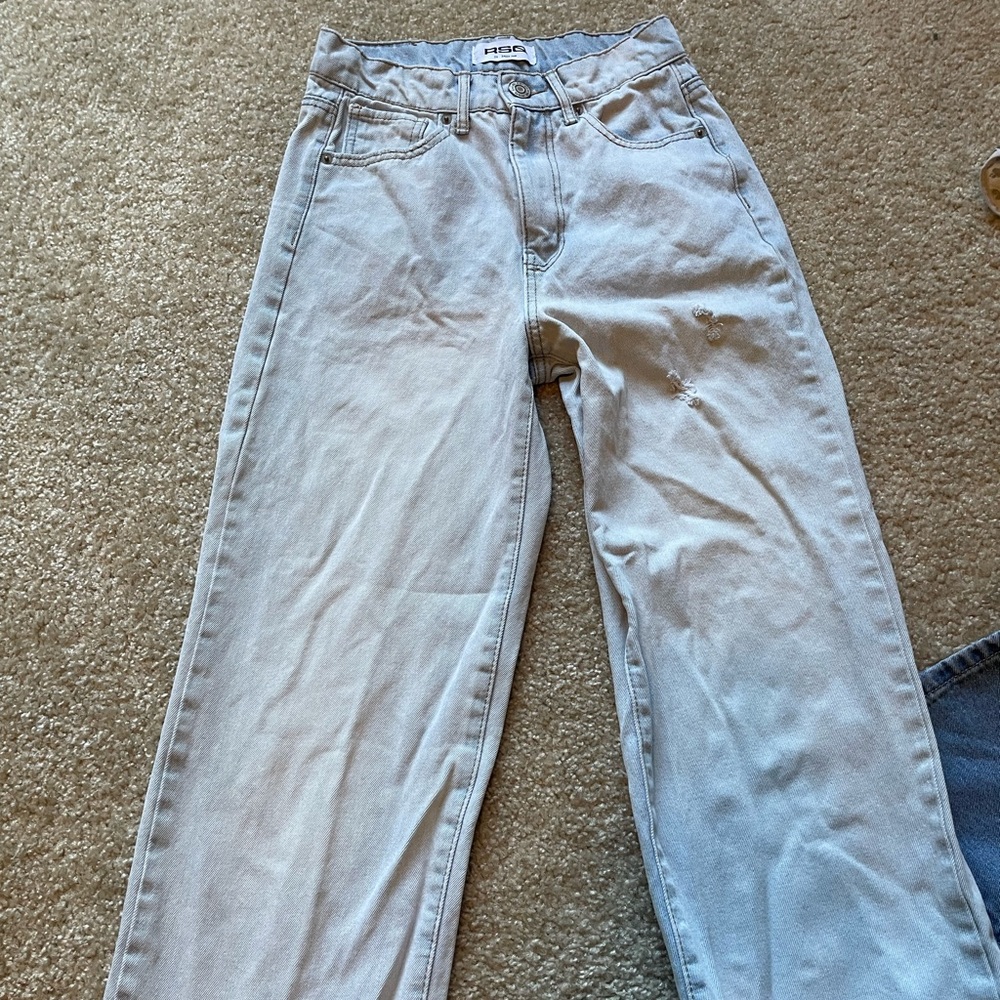 Woman’s baggy jeans